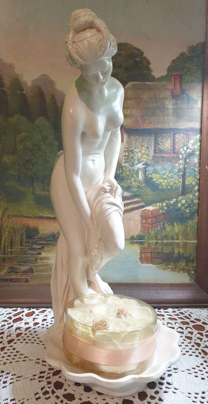 Anadyomene Figurine | Italian | Polyresin Statue | Bath Roses |