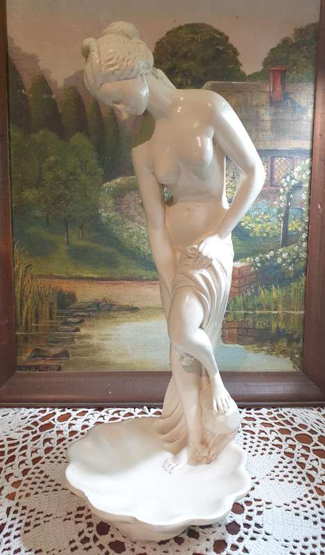 Anadyomene Figurine | Italian | Polyresin Statue | Bath Roses |