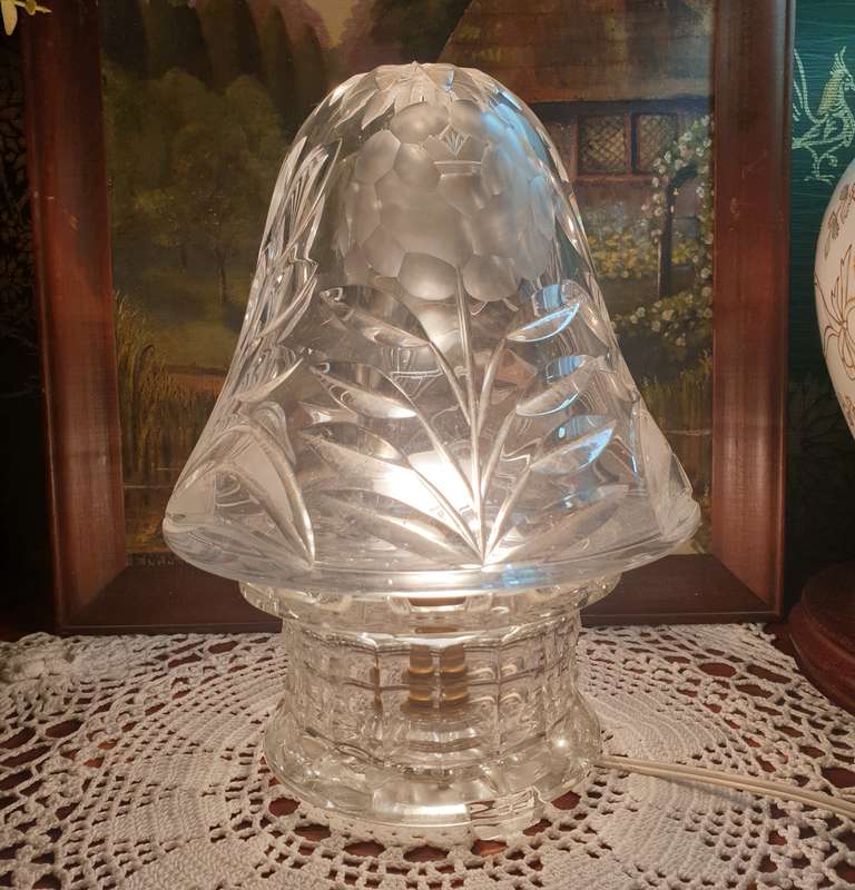 CUT CRYSTAL LAMP AND SHADE