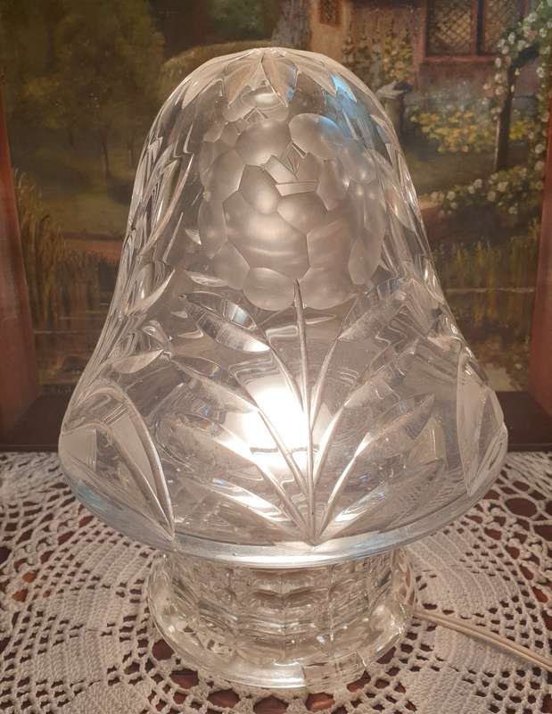 CUT CRYSTAL LAMP AND SHADE