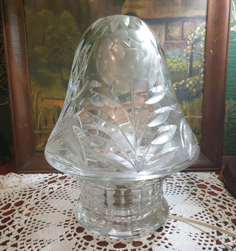 CUT CRYSTAL LAMP AND SHADE