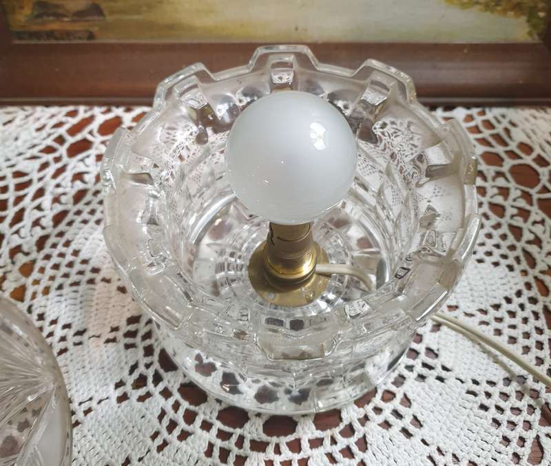 CUT CRYSTAL LAMP AND SHADE