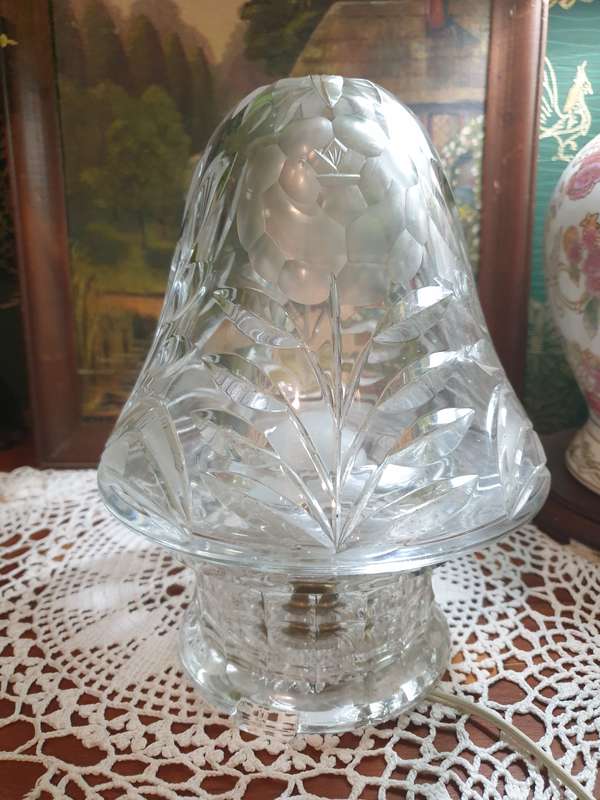 CUT CRYSTAL LAMP AND SHADE
