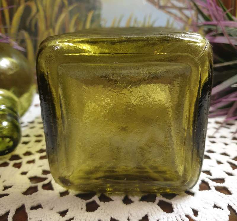 Anchor Hocking Avocado Green  Glass Decanter