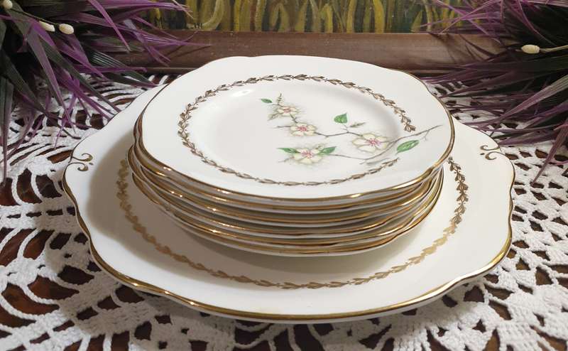 Dutchess Cake Plate with side plates