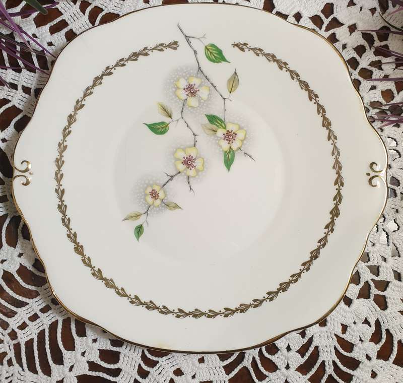 Dutchess Cake Plate with side plates
