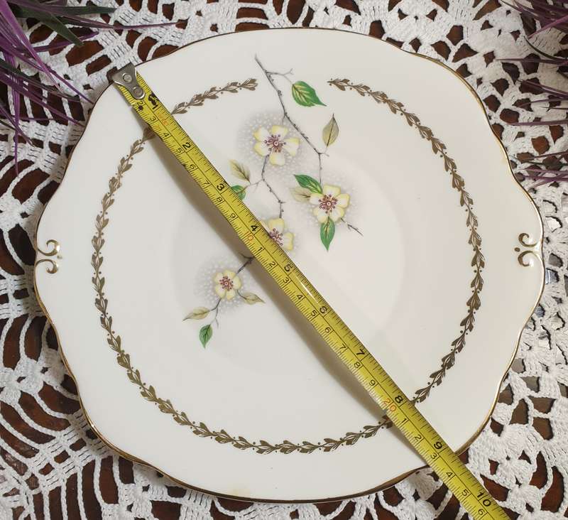Dutchess Cake Plate with side plates