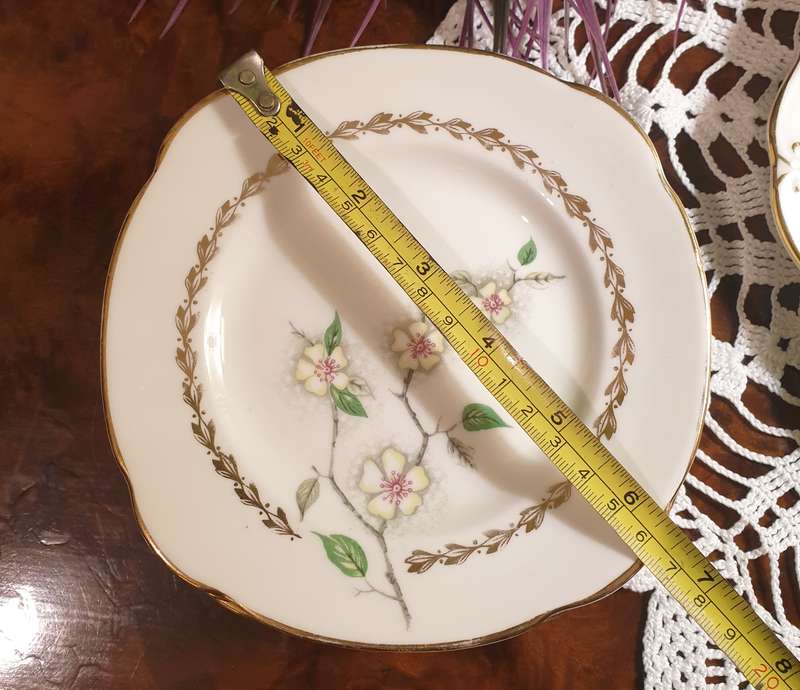 Dutchess Cake Plate with side plates