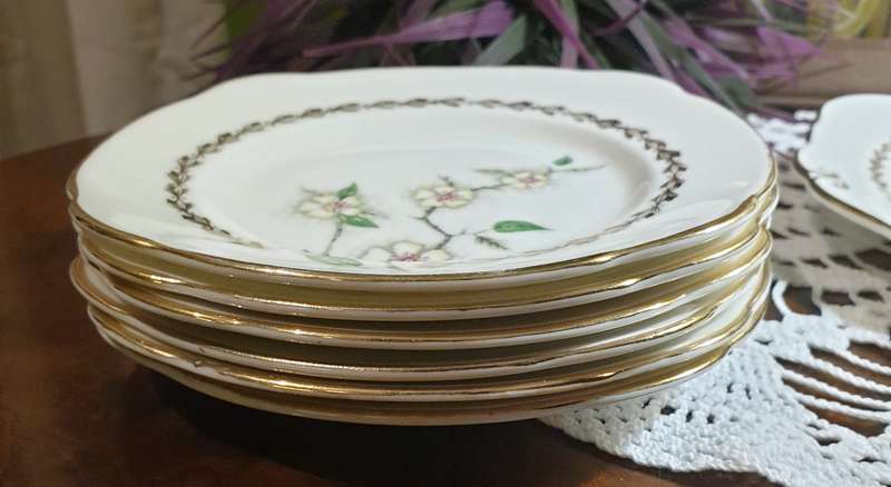 Dutchess Cake Plate with side plates