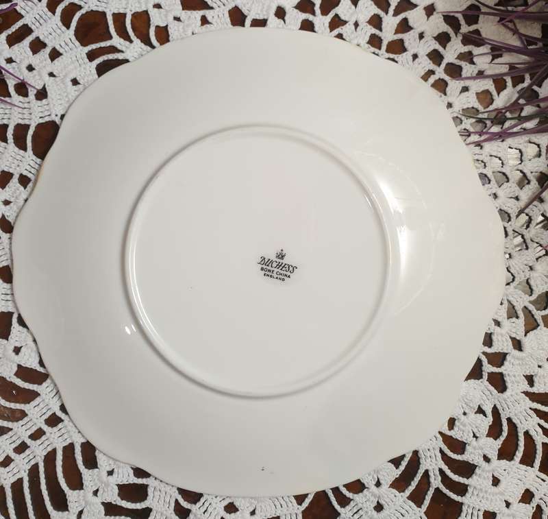 Dutchess Cake Plate with side plates