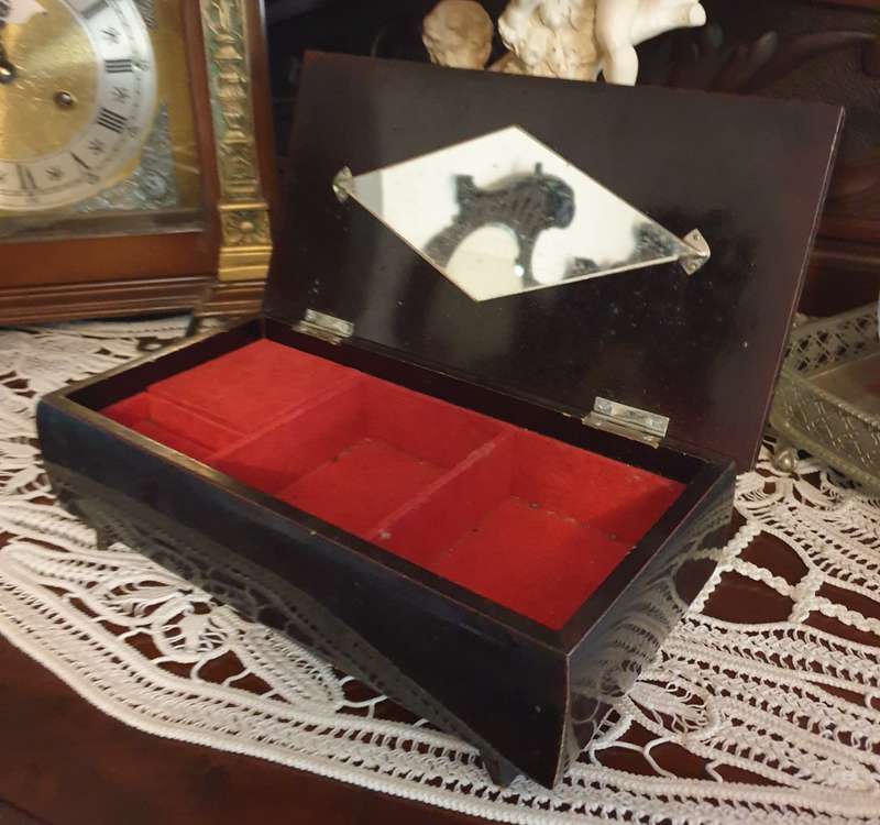 Jewlery box with Odds | musical box |