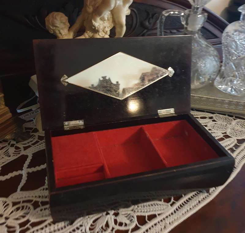 Jewlery box with Odds | musical box |