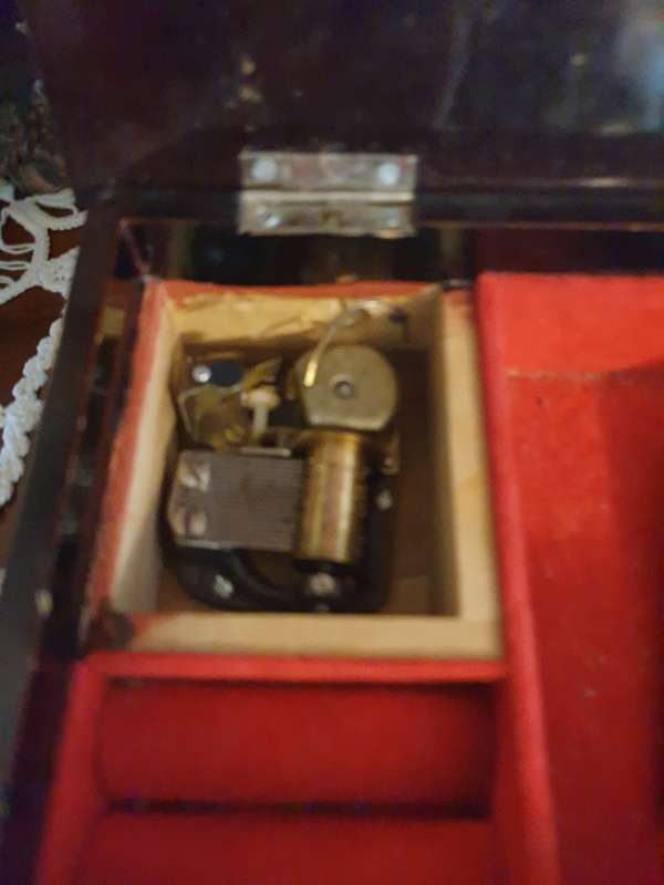 Jewlery box with Odds | musical box |