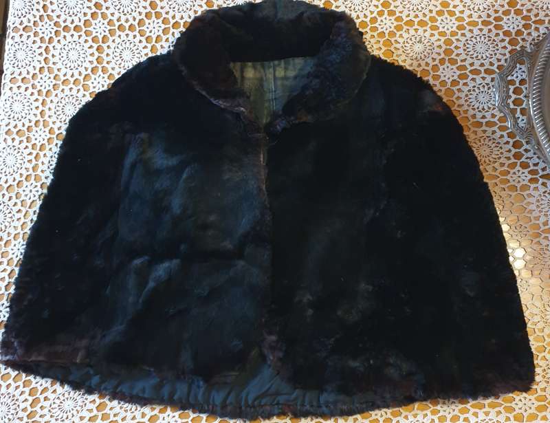BLACK FUR SHAWL