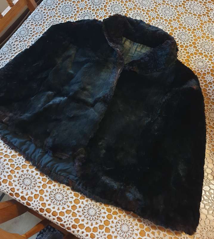 BLACK FUR SHAWL