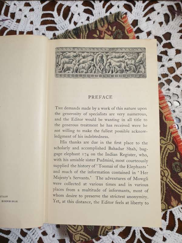 SET OF VINTAGE BOOKS | DECOR |