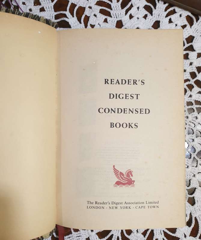 SET OF VINTAGE BOOKS | DECOR |