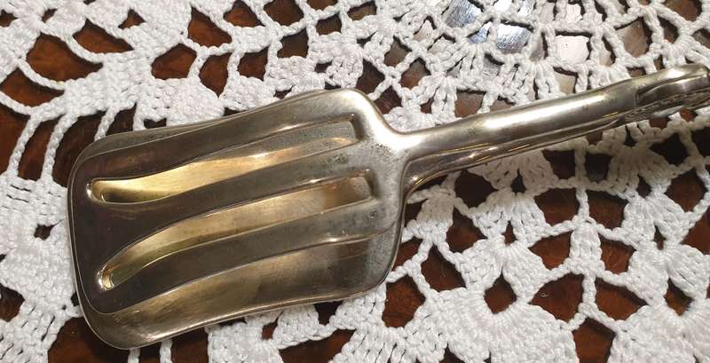 CAKE SERVER