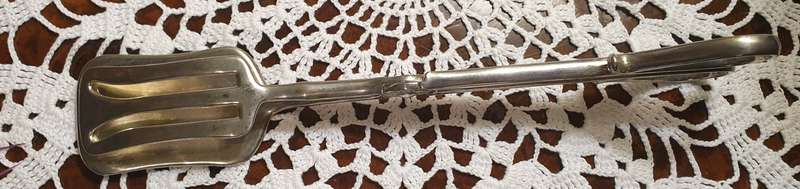 CAKE SERVER