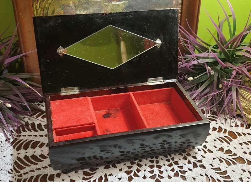 Japanese Jewelry Box  (1940-1970)