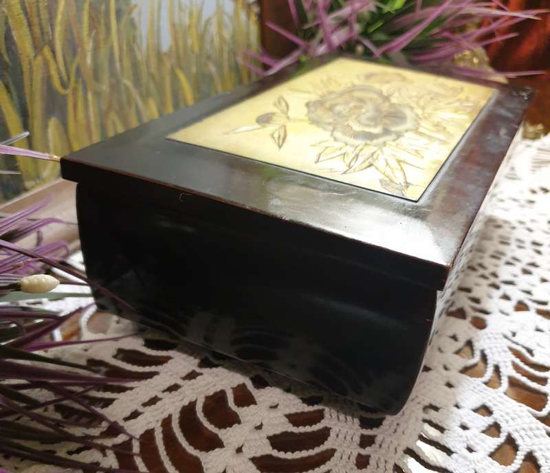 Japanese Jewelry Box  (1940-1970)