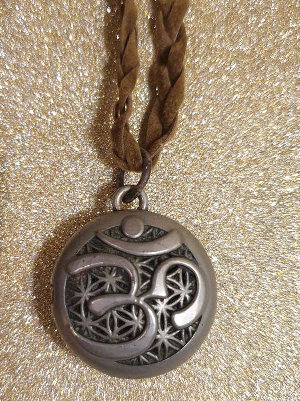 Essential oil Diffuser Necklace locket Pendant Jewelry