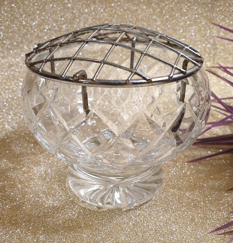 Vintage Stuart small lead crystal rose bowl & flower wire