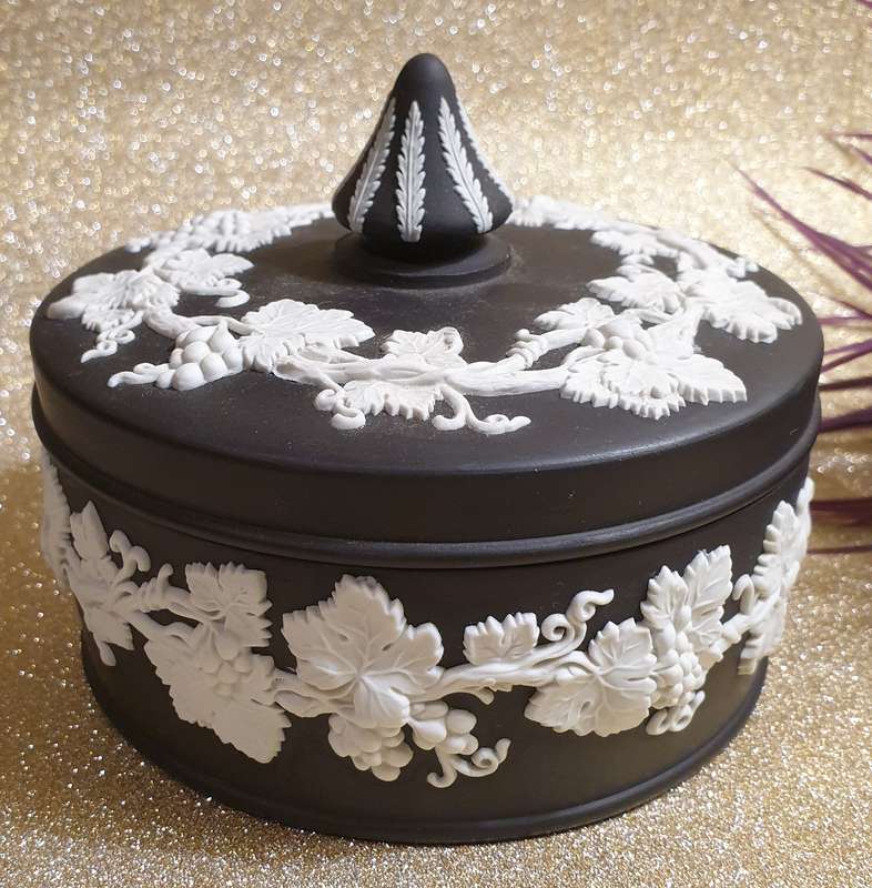 Wedgwood Jasperware Black | BOWL WITH LID | GREAT CONDITION |