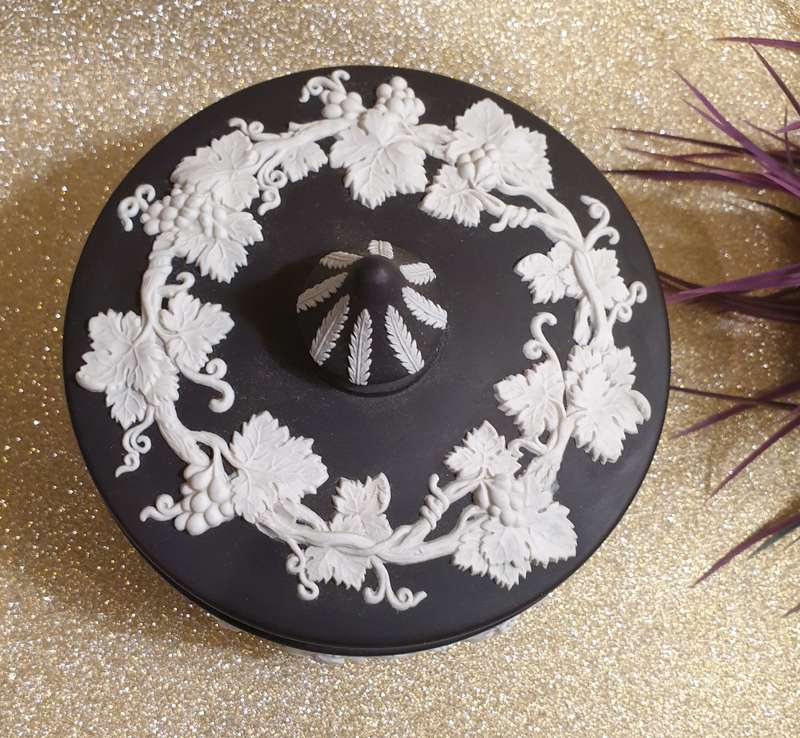 Wedgwood Jasperware Black | BOWL WITH LID | GREAT CONDITION |