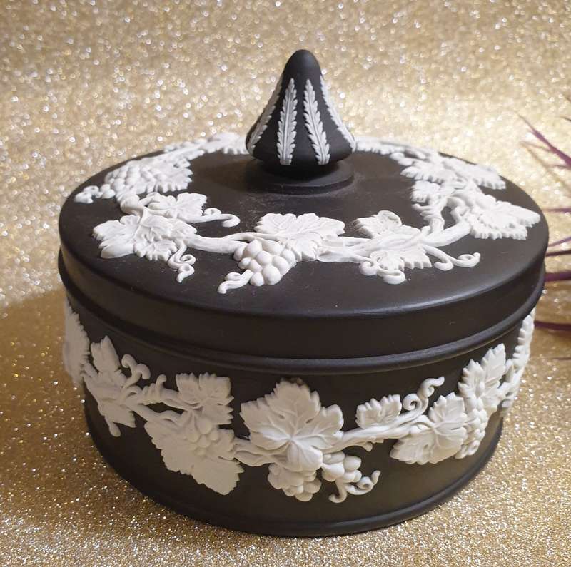 Wedgwood Jasperware Black | BOWL WITH LID | GREAT CONDITION |