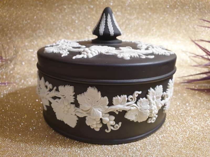 Wedgwood Jasperware Black | BOWL WITH LID | GREAT CONDITION |