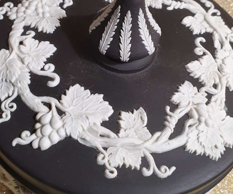Wedgwood Jasperware Black | BOWL WITH LID | GREAT CONDITION |
