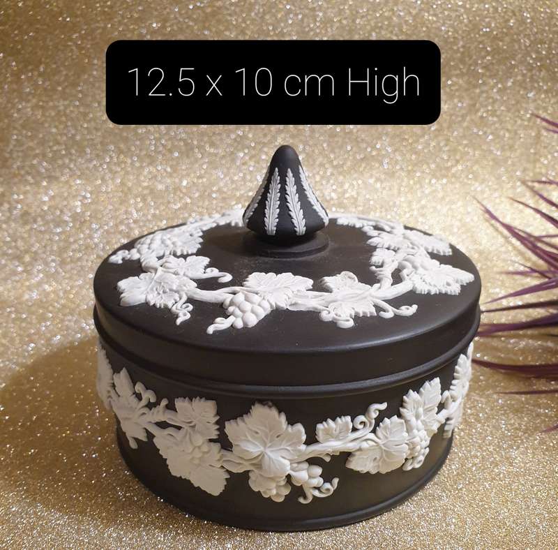 Wedgwood Jasperware Black | BOWL WITH LID | GREAT CONDITION |