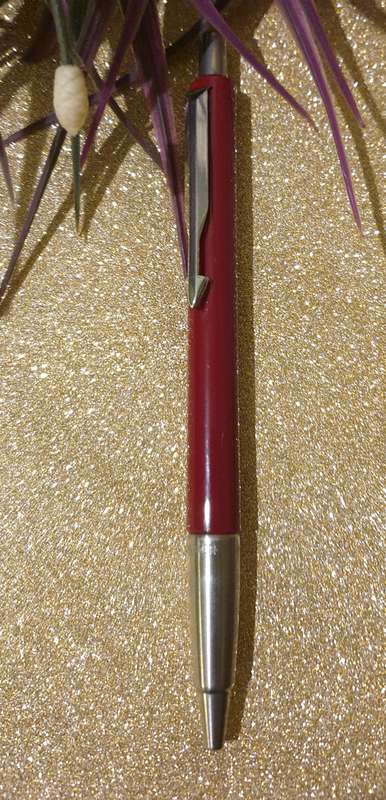 PARKER PEN MADE IN THE UK | NEEDS A NEW REFILL |