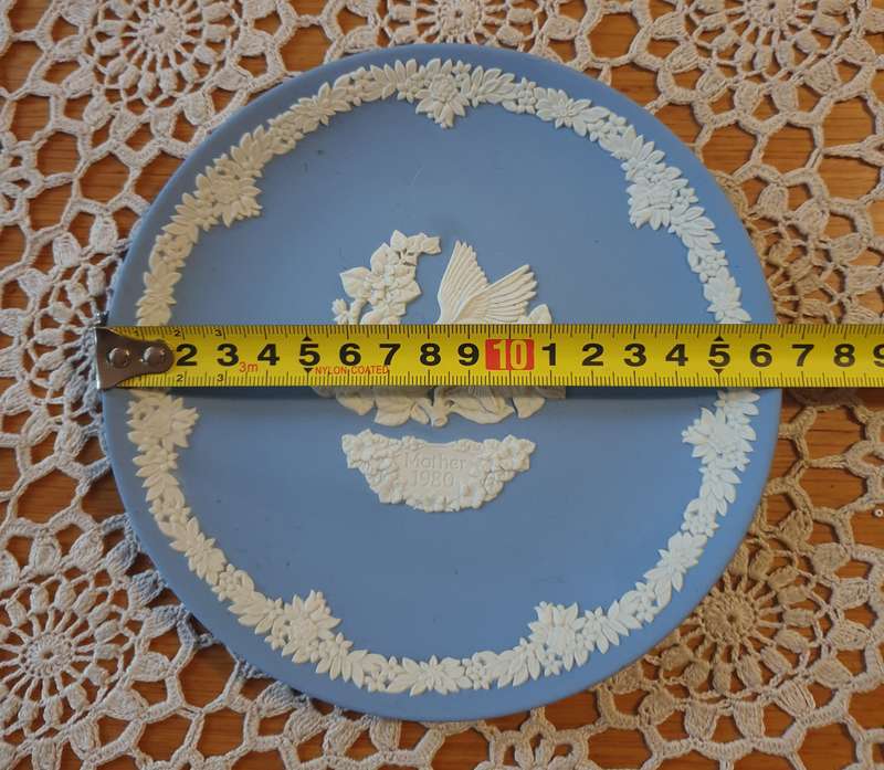 Vtg Wedgwood Mother 1980 Blue Jasperware Plate  Bird Feeding Nestlings