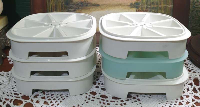 VINTAGE TUPPERWARE | ICE TRAYS |