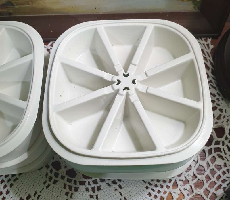 VINTAGE TUPPERWARE | ICE TRAYS |
