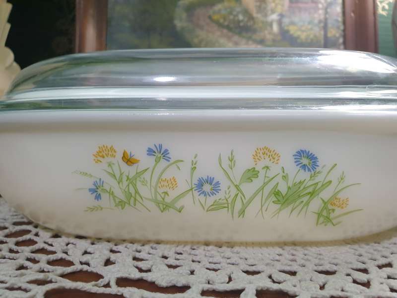 Vintage Pyrex England Oval BOWL with LID