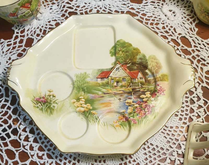 VINTAGE ROYAL WINTON RED ROOF BREAKFAST SET