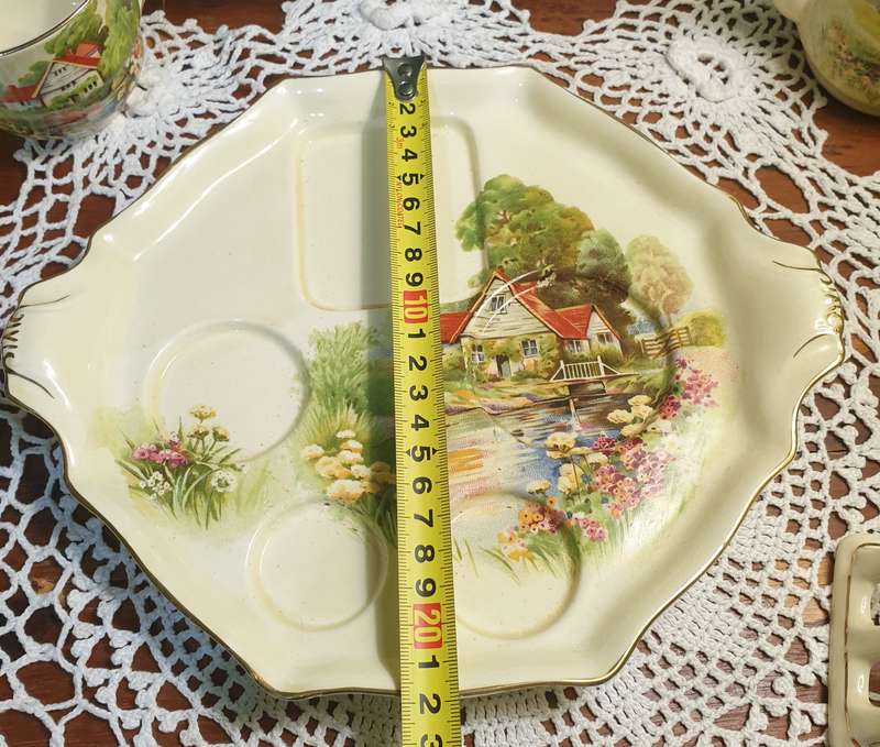 VINTAGE ROYAL WINTON RED ROOF BREAKFAST SET