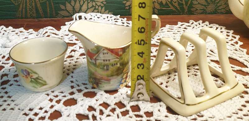VINTAGE ROYAL WINTON RED ROOF BREAKFAST SET