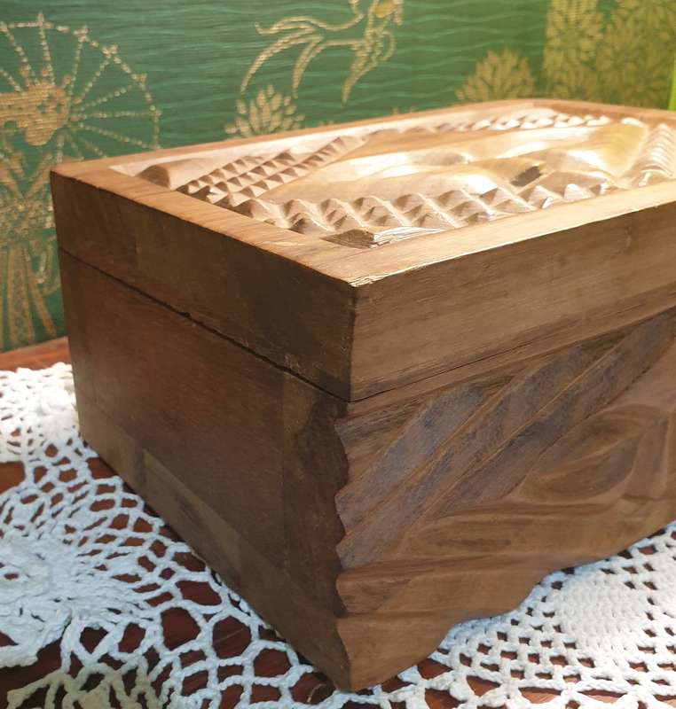 HEAVY WOODEN STORAGE JEWELRY BOX