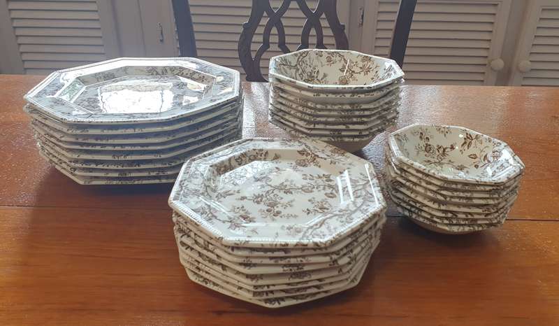 Vintage Johnson Brothers Hyde park octagonal , ironstone made in England 1980s