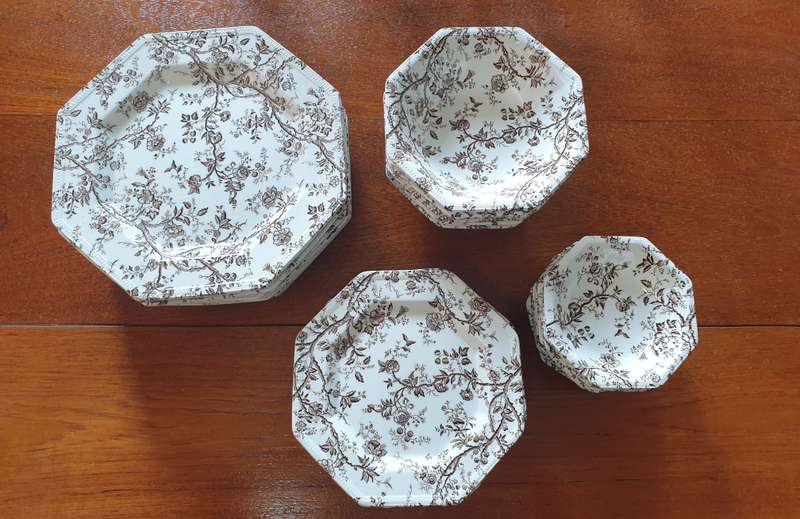 Vintage Johnson Brothers Hyde park octagonal , ironstone made in England 1980s