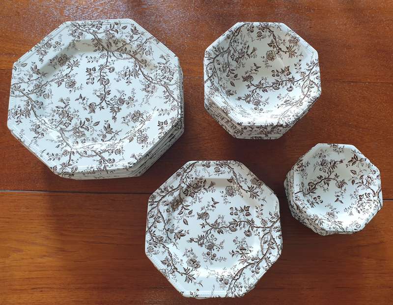 Vintage Johnson Brothers Hyde park octagonal , ironstone made in England 1980s