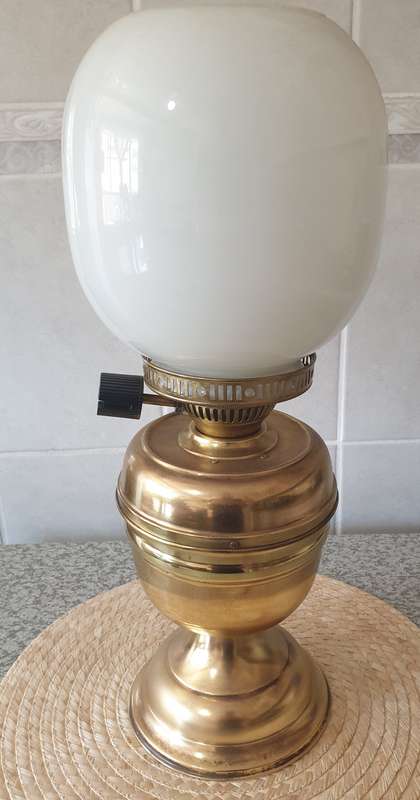 VINTAGE Oil Lamp with Glass Shade