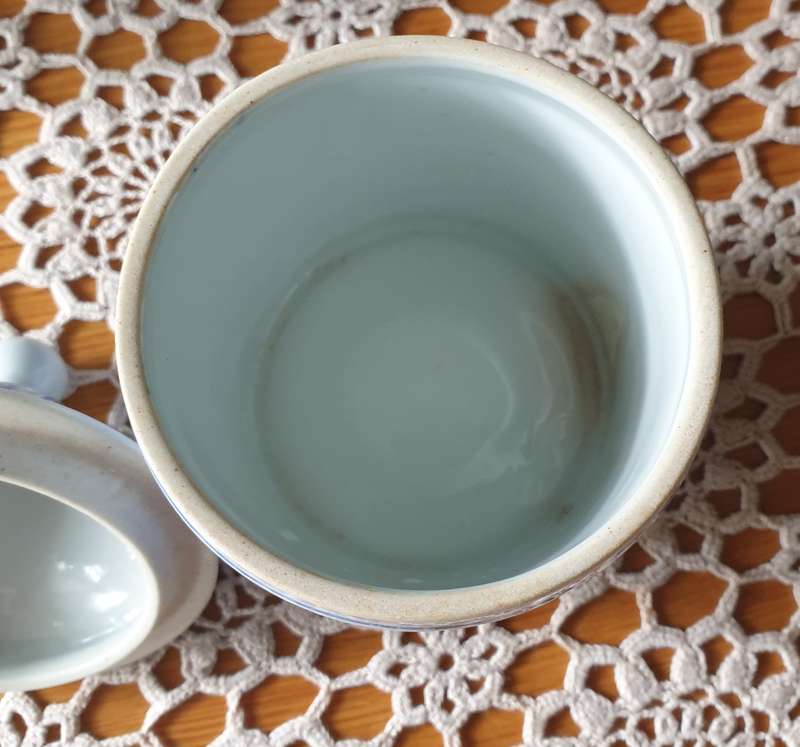 BLUE AND WHITE ORIENTAL JAR WITH LID