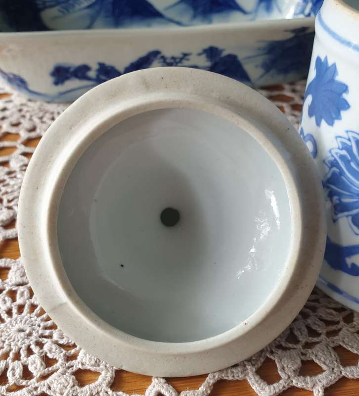 BLUE AND WHITE ORIENTAL JAR WITH LID