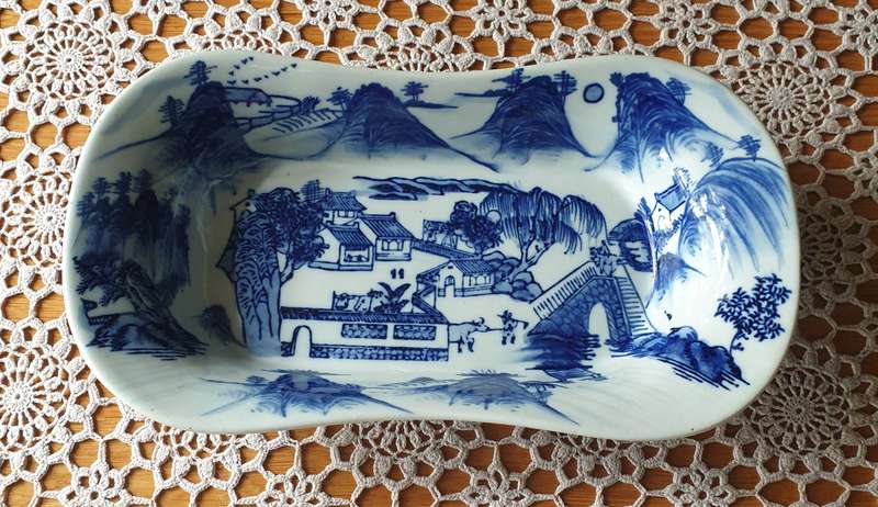 ORIENTAL BLUE & WHITE HEAVY PORCELAIN DISH LANDSCAPE SCENE SQUARE SEAL MARK