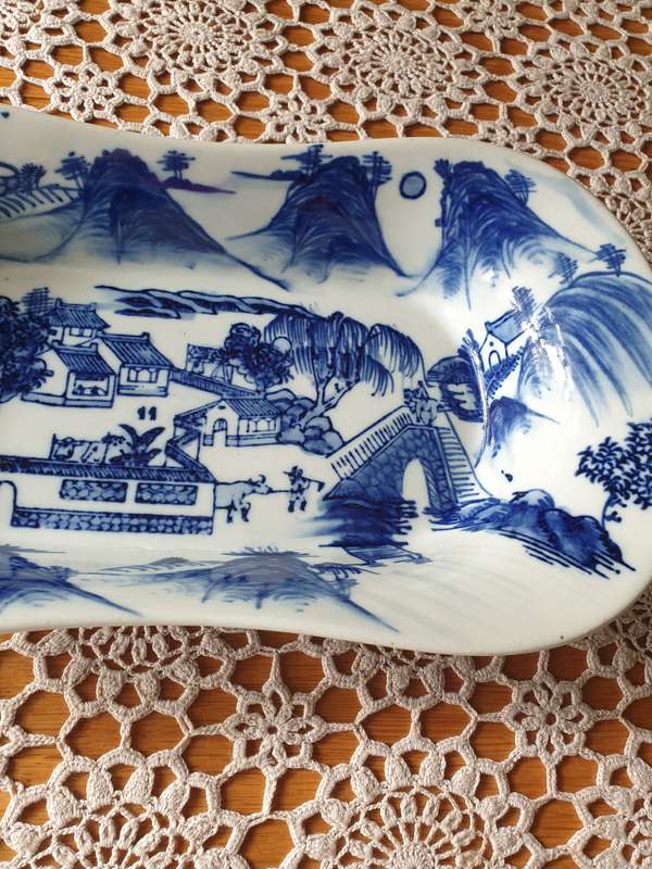 ORIENTAL BLUE & WHITE HEAVY PORCELAIN DISH LANDSCAPE SCENE SQUARE SEAL MARK